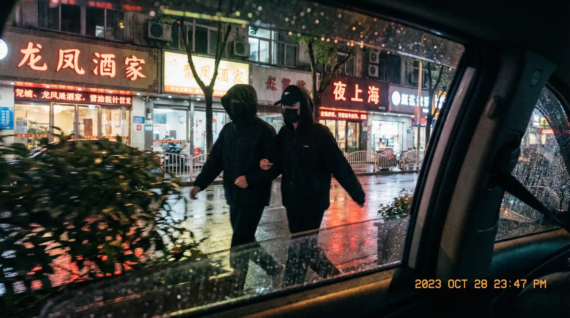 竞博平台 - 顶流明星深夜密会现场抓拍照片
